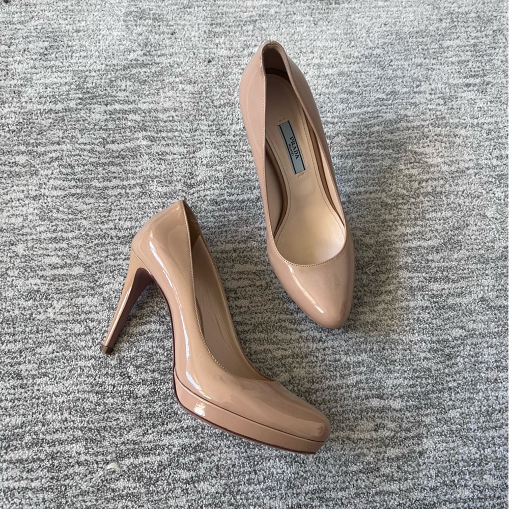 PRADA // nwot nude heels